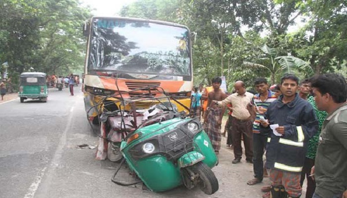 বাস-অটোরিকশা সংঘর্ষে শিশুসহ নিহত ৩